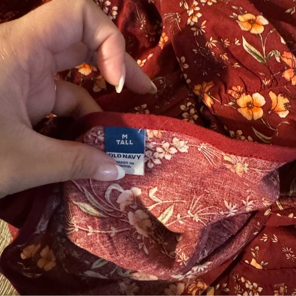 Old Navy Red Floral Blouse Women’s Size Medium Tall - Picture 4 of 4